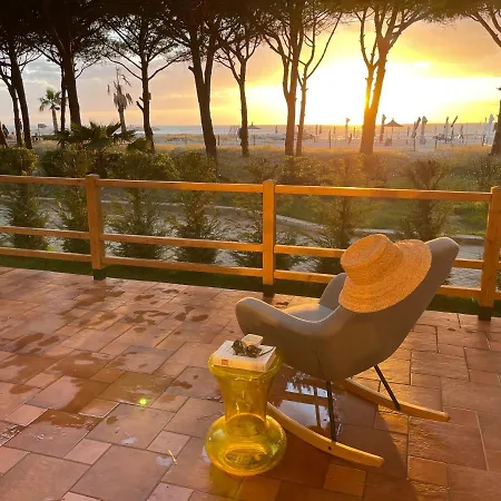 Beachfront In Qerret With A Private Pool 别墅