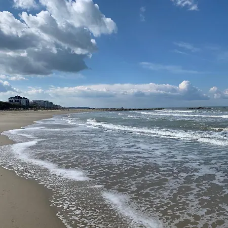 Beachfront In Qerret With A Private Pool 别墅 *