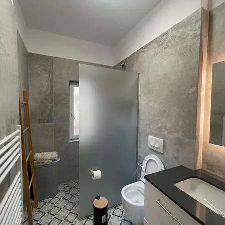 Beachfront In Qerret With A Private Pool Golem (Tirana)