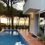 Beachfront In Qerret With A Private Pool 格勒姆