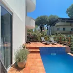 Beachfront In Qerret With A Private Pool * 格勒姆