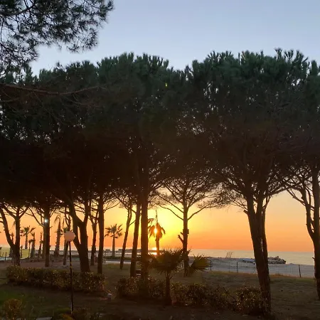 Βίλα Beachfront In Qerret With A Private Pool Golem (Tirana)