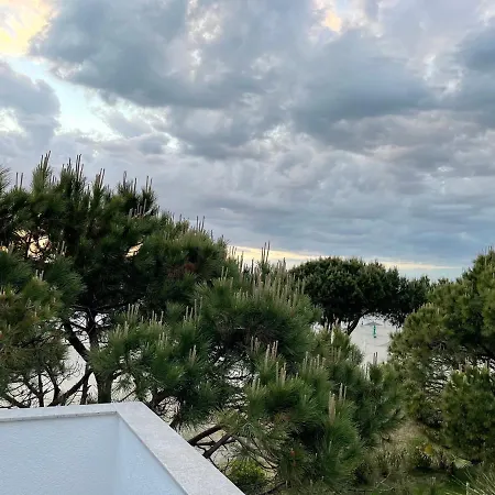 빌라 Beachfront In Qerret With A Private Pool *
