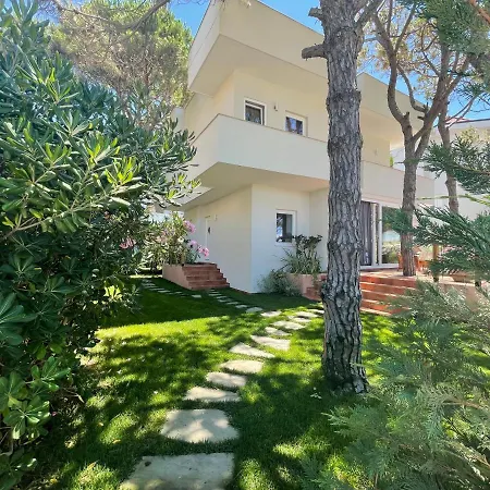 Βίλα Beachfront In Qerret With A Private Pool *
