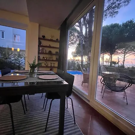 Beachfront In Qerret With A Private Pool 格勒姆