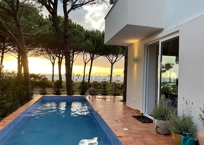 Beachfront In Qerret With A Private Pool 格勒姆