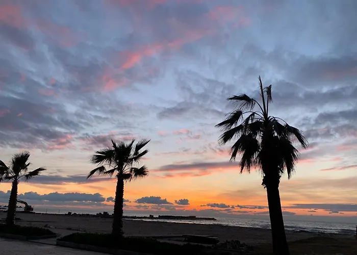 Beachfront In Qerret With A Private Pool 格勒姆
