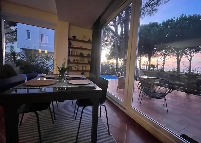 Beachfront In Qerret With A Private Pool 格勒姆