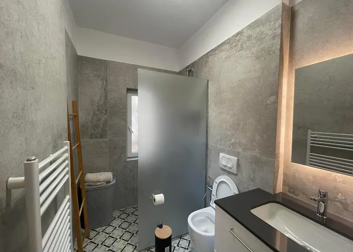 Beachfront In Qerret With A Private Pool 格勒姆